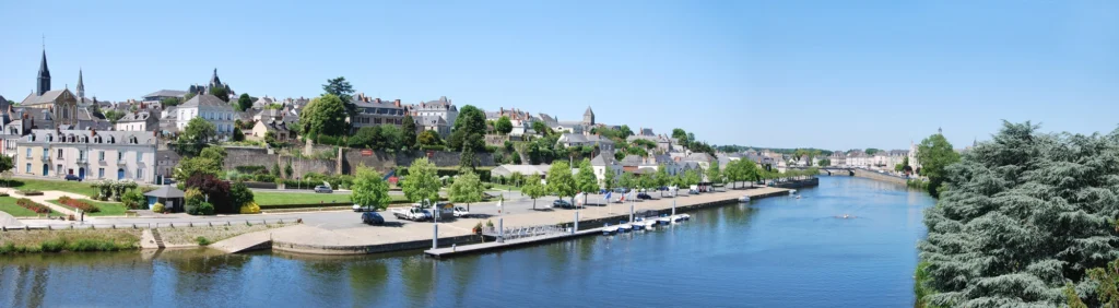 Chateau gontier vue du pont de l'europe