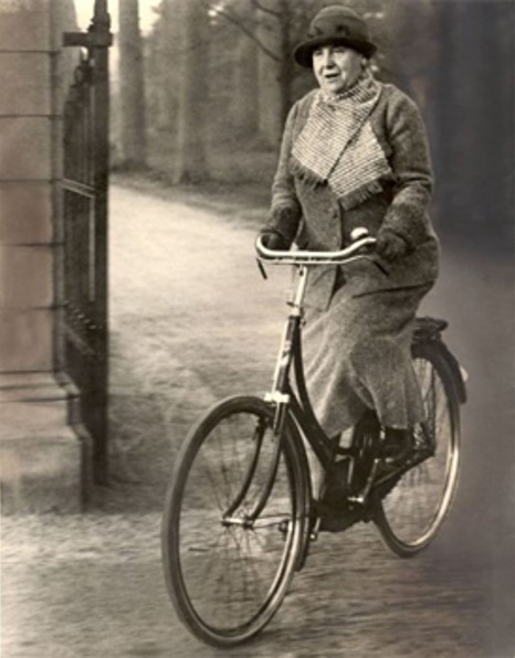 Pourquoi surnomme-t-on la bicyclette la « Petite reine » ?